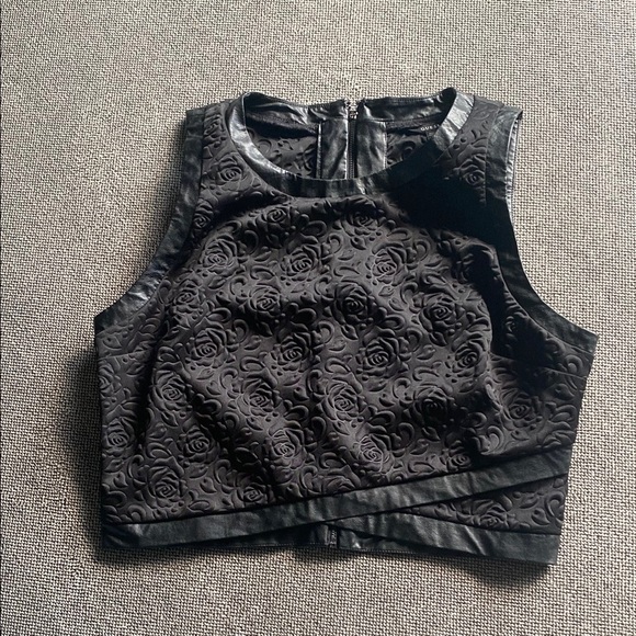 Guess Tops - Guess Black Embellished Crop Sleeveless Top Back Zip sz L